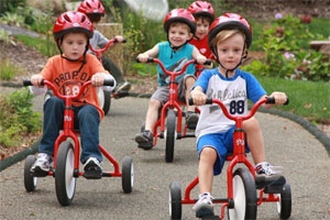 kids on bikes 
